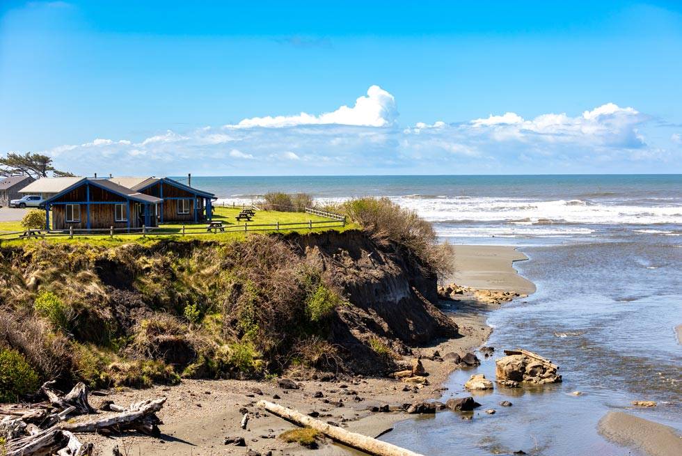 A view of the bluff at Kalaloch Lodge and the ocean beyond