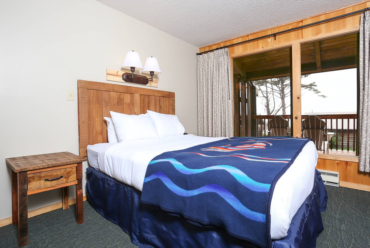 Seacrest House suite sleeping area at Kalaloch Lodge.