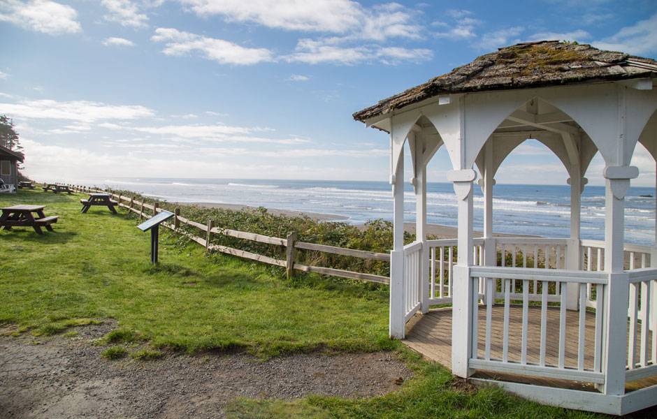 Enjoy the gazebo overlooking the ocean at Kalaloch Lodge