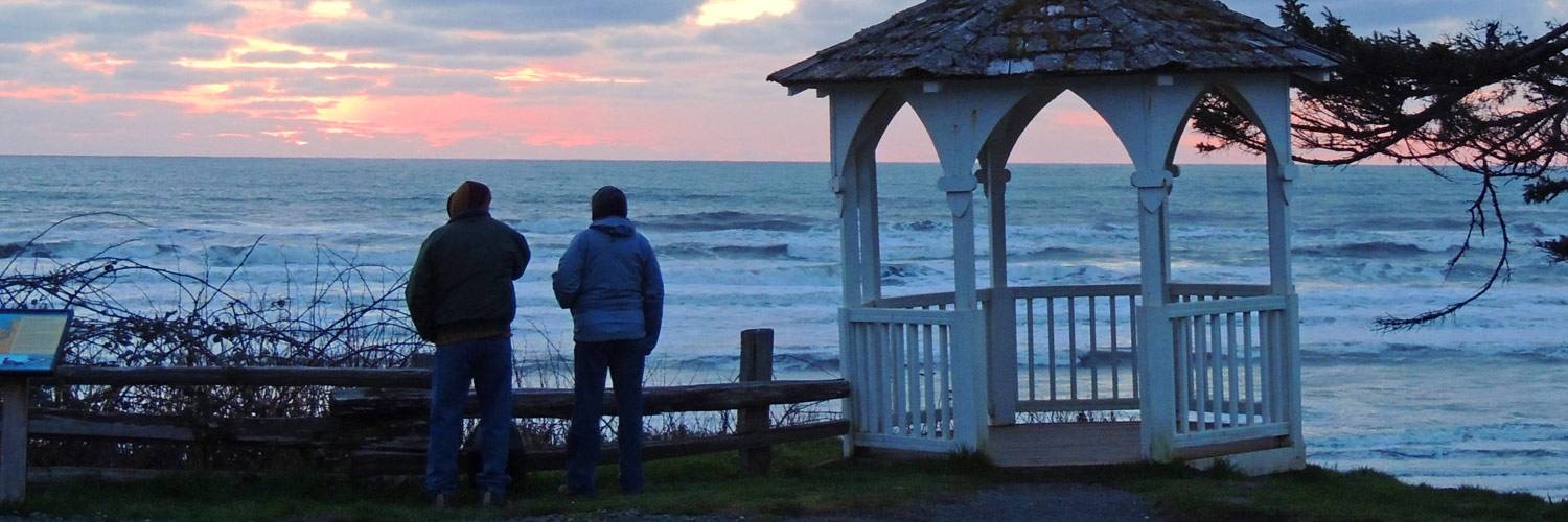 Settle in and enjoy spectacular scenery right from Kalaloch Lodge. The Stay and Play package caters to a relaxing retreat.