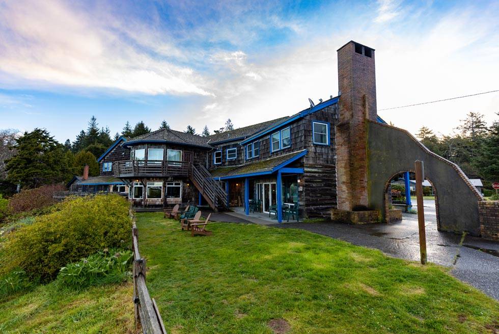 Exterior view of the main lodge building at Kalaloch Lodge