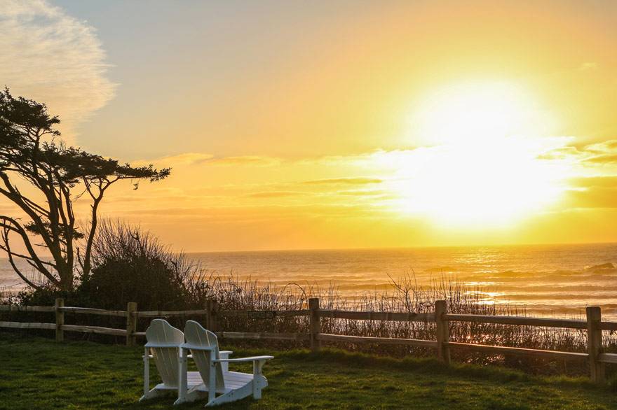 Enjoy sunset from the bluff at Kalaloch Lodge with a Go Green discount for alternative fuel arrivals. Your commitment to the environment should be rewarded.